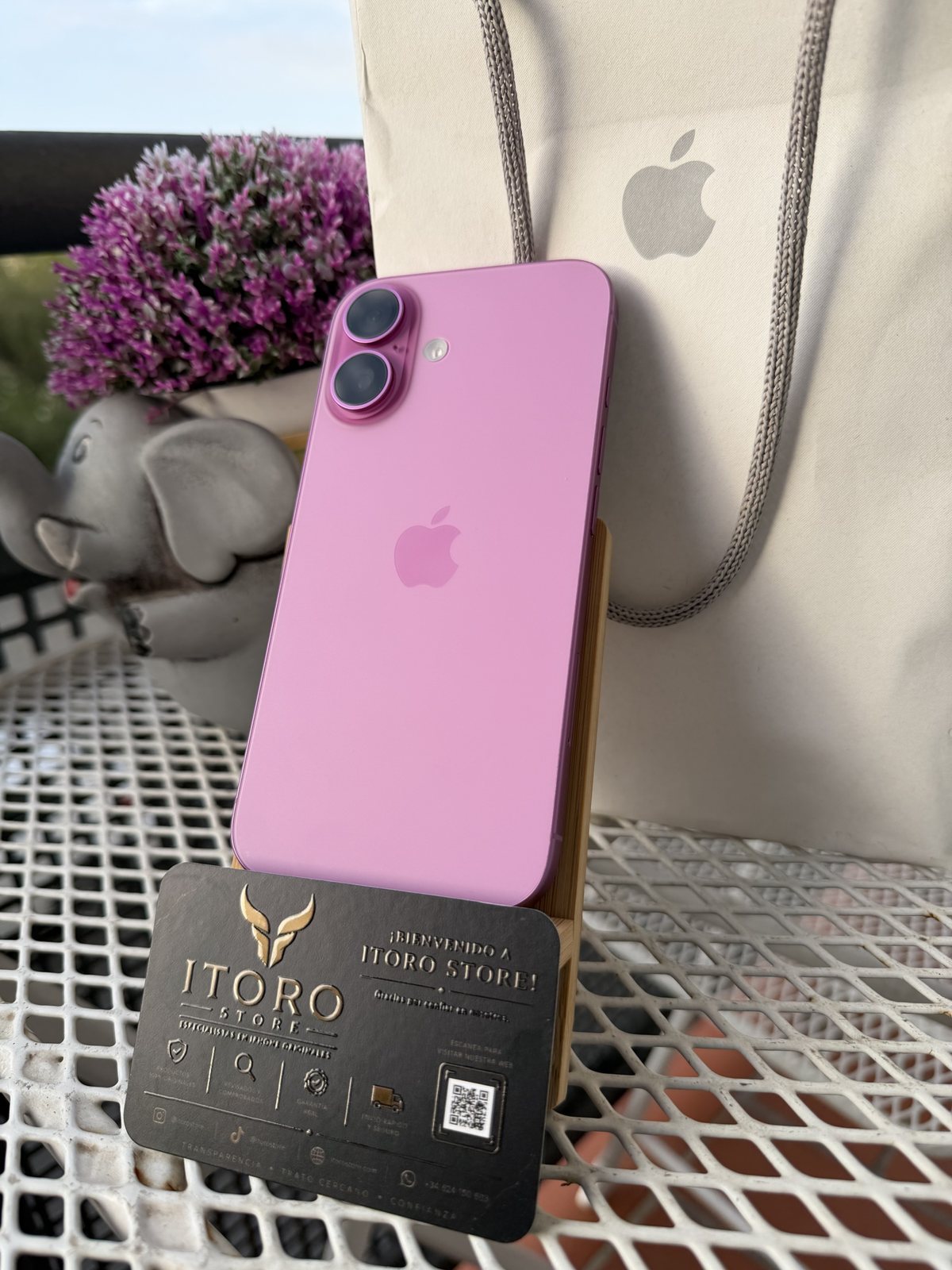iPhone 16 Rosa vista lateral - foto real ITorostore